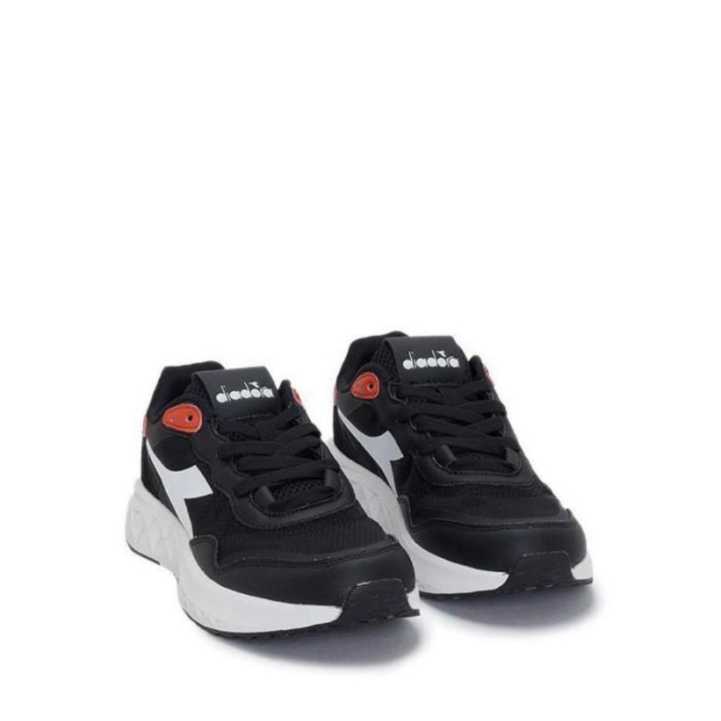Sepatu Sneakers Diadora Hitam