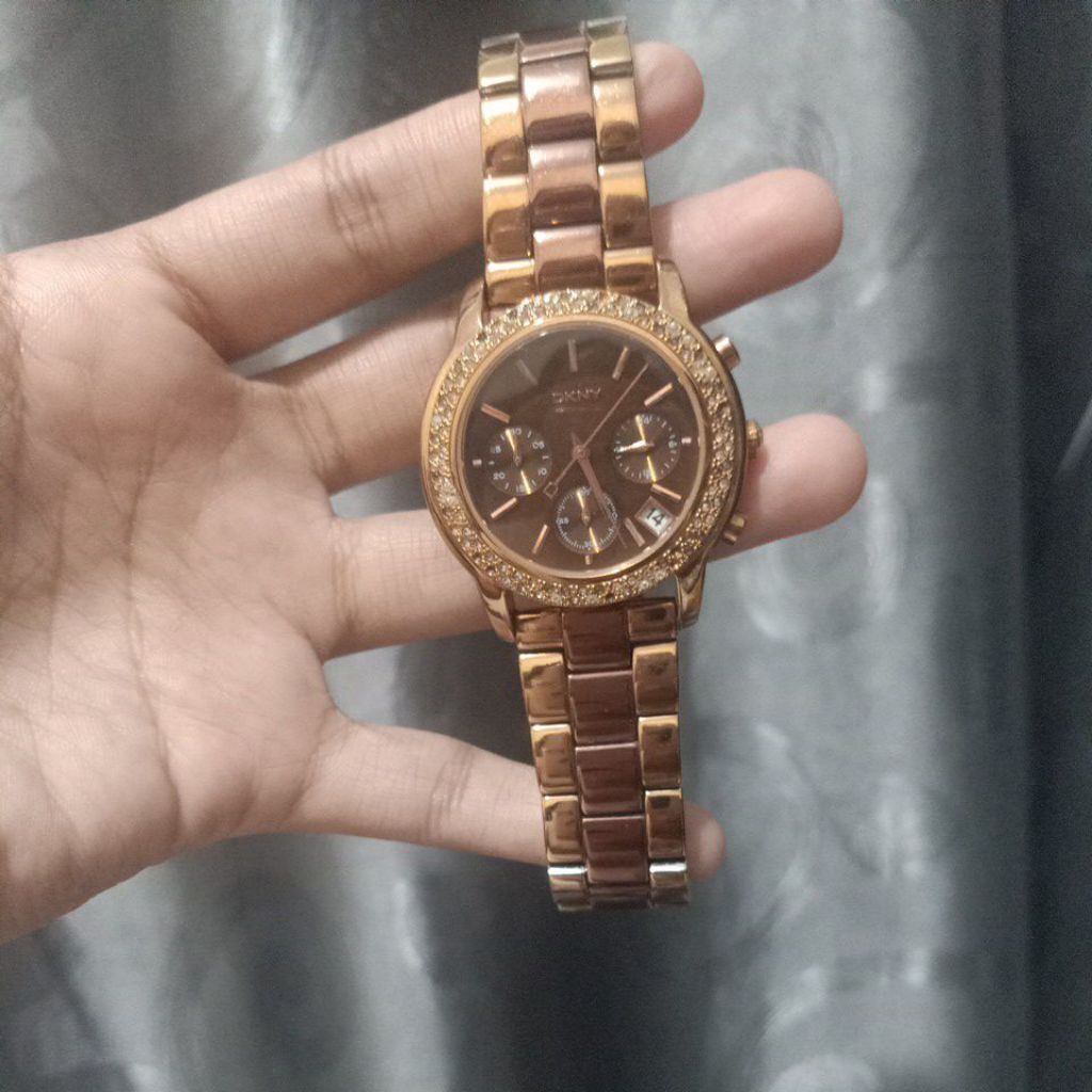 jam tangan wanita DKNY