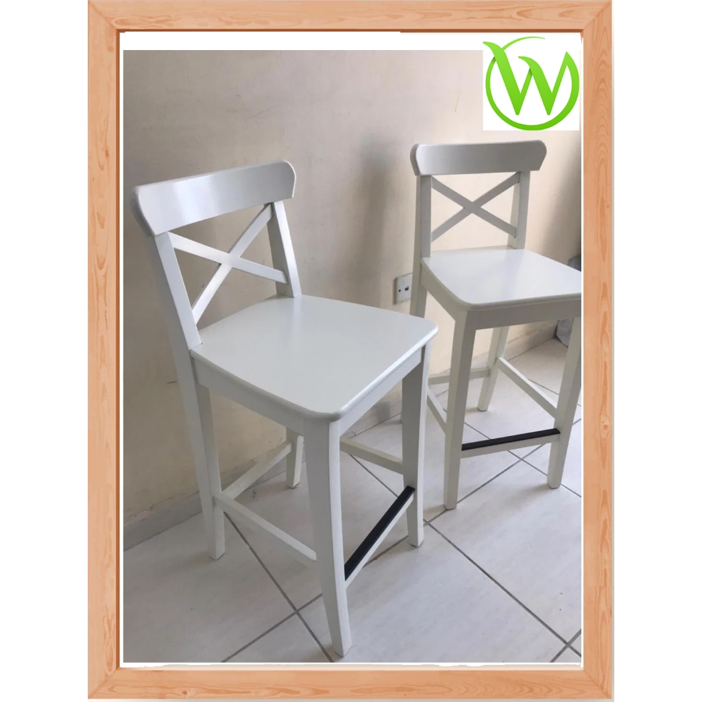 Kursi bar dengan sandaran kayu solid INGOLF Bar stool with backrest, putih, 63 cm