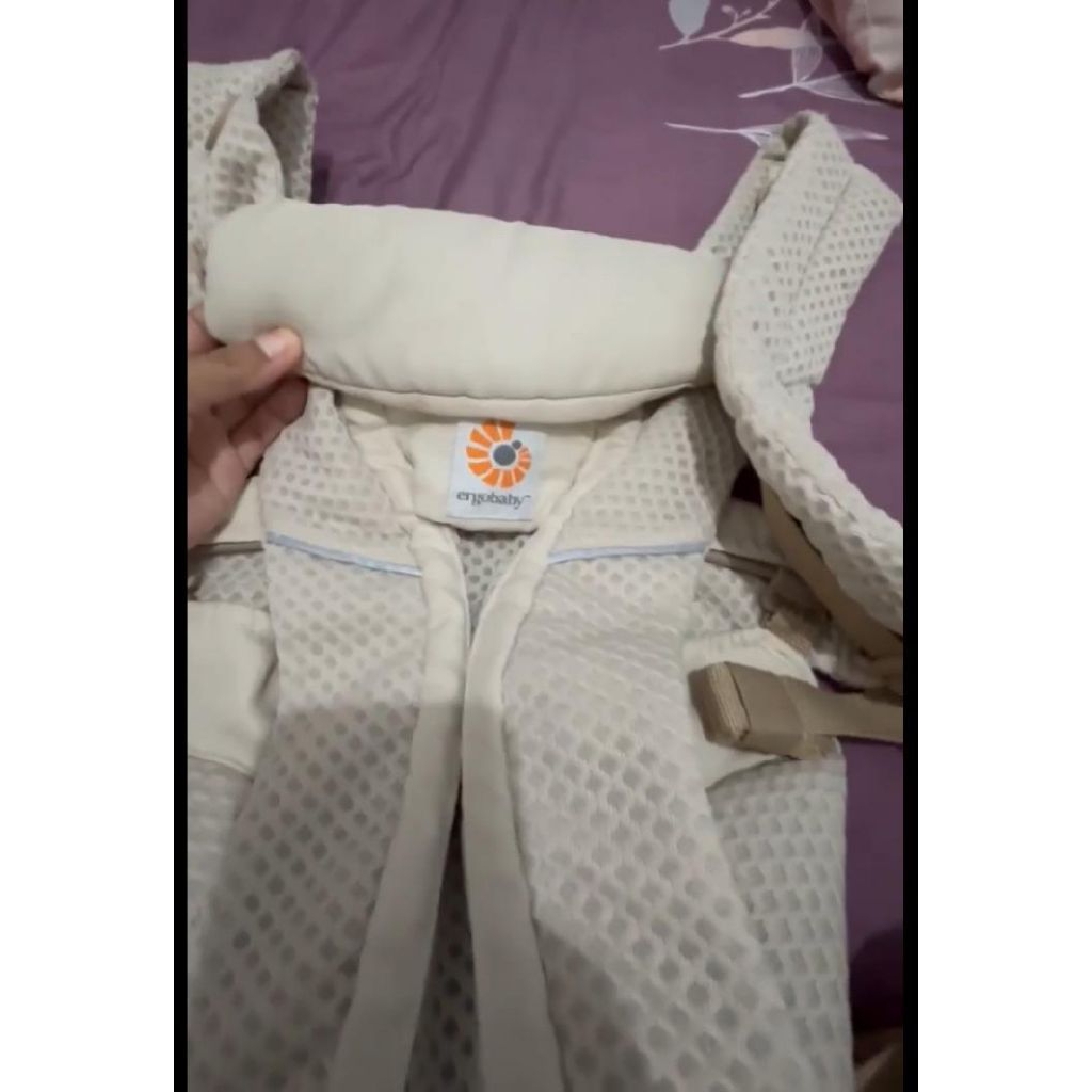 Ergo Baby Omni Breeze Preloved