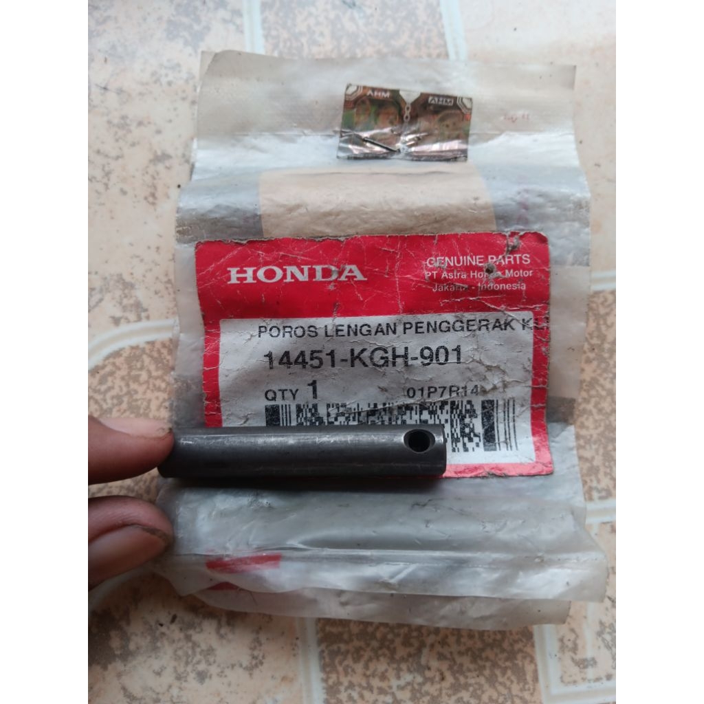14451-KGH-901 Shaft, Rocker Arm (As Pen Pelatuk Klep / As Templar) Honda CS One (City Sport 1) dan N