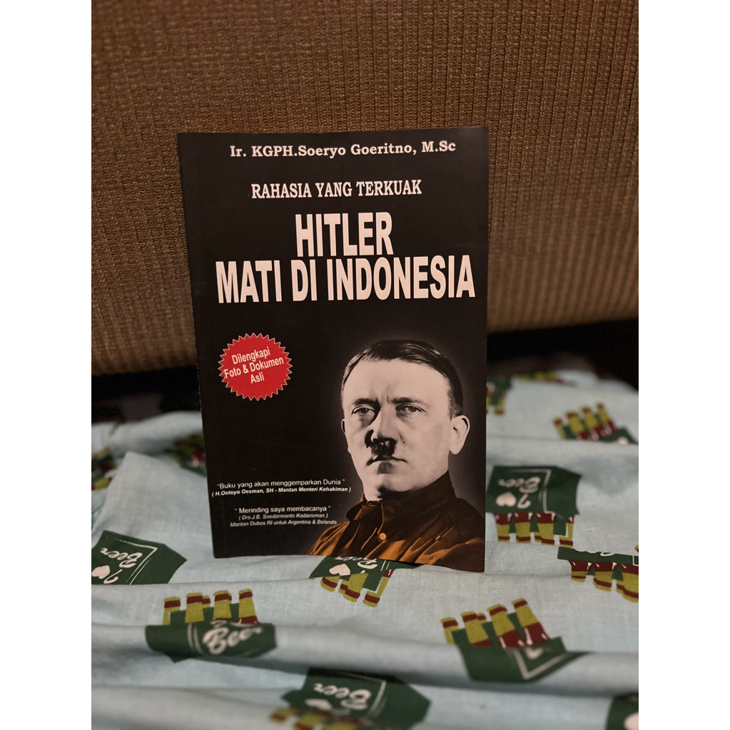 ( preloved ) buku ( HITLER MATI DI INDONESIA ) original
