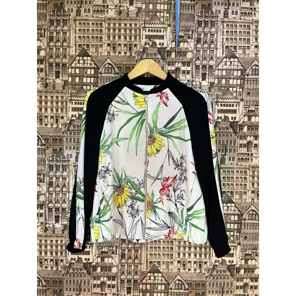 Preloved ATASAN BOMBER ZARA_ PUTIH MOTIF BUNGA KUNING (CERUTY)