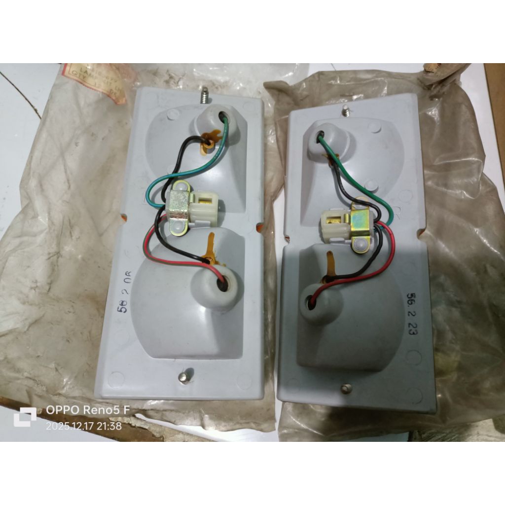 lampu sein original punya L300 bensin komplit. kanan dan kiri