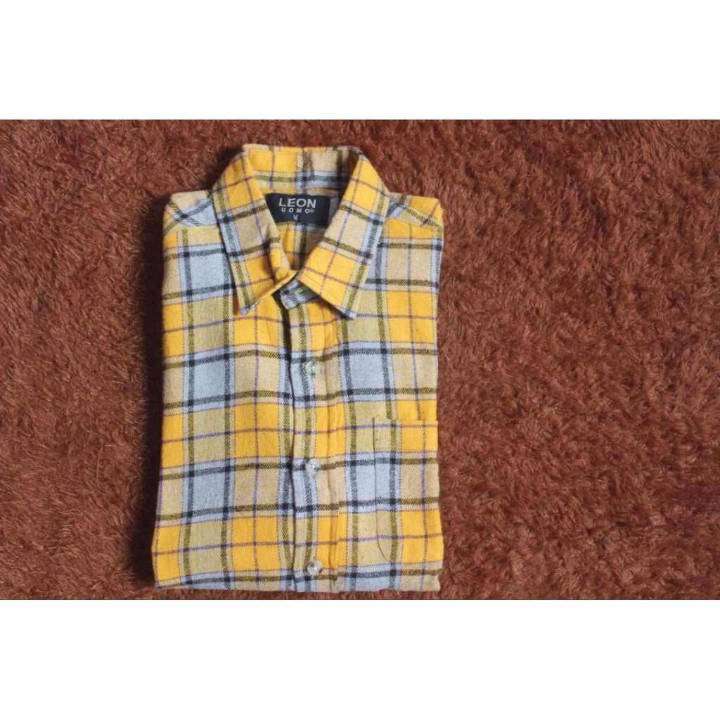 Baju lengan panjang Flannel  keren   gagah"Leon Uomo"  size M lebar dada 50cm panjang 71 cm.