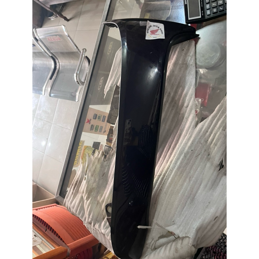 SAYAP LUAR  KANAN HITAM SUPRA X 100 ORIGINAL AHM 64430-KEV-900FMB