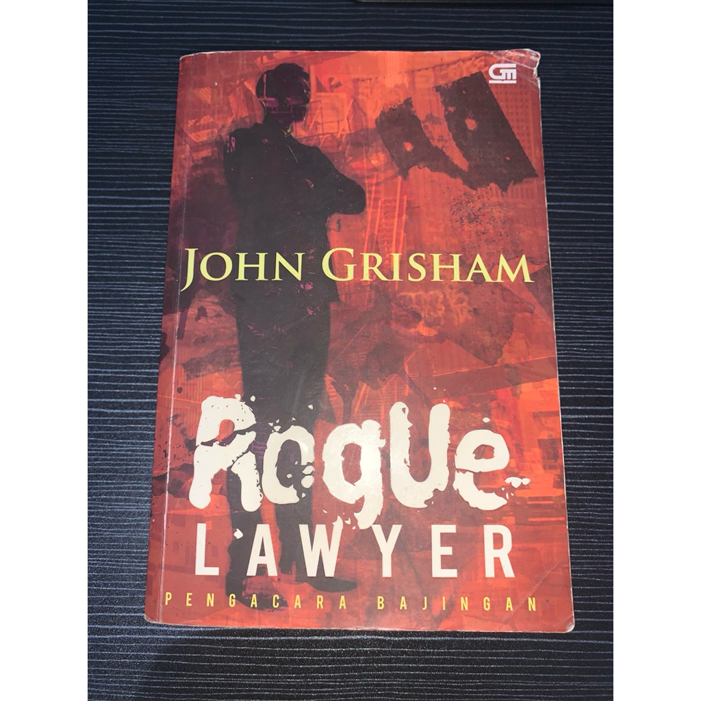 Novel JHON GRISHAM-ROGUE LAWYER