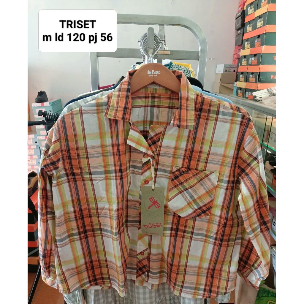 Triset atasan wanita