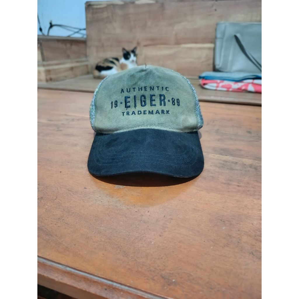 topi eiger second