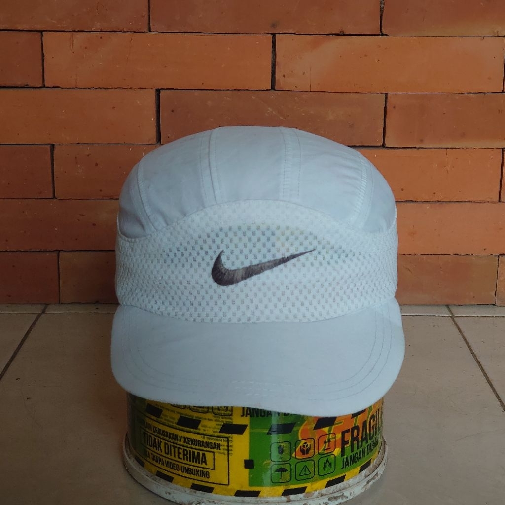 TOPI RUNNING NIKE TAILWIND LAWAS ORIGINAL