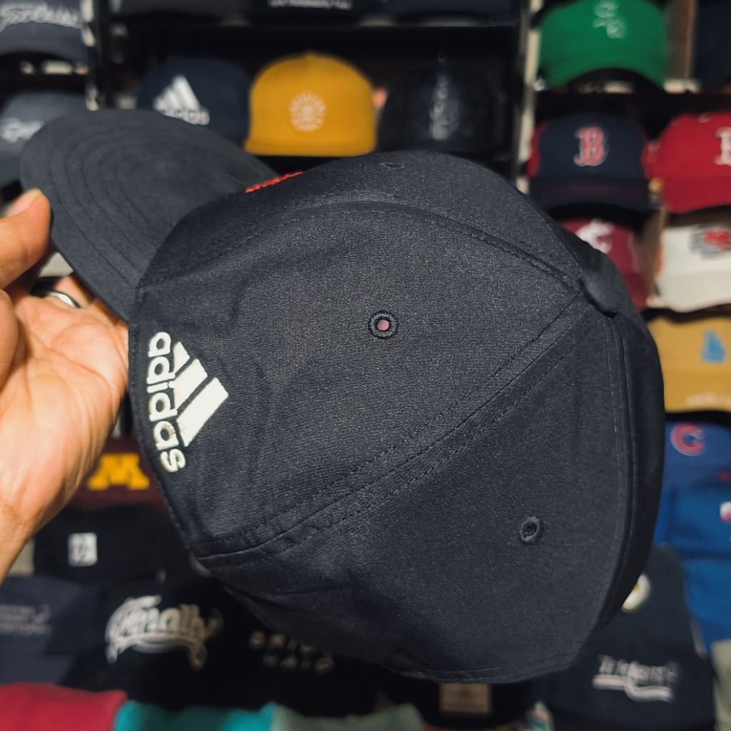 Topi Adidas Black Smith