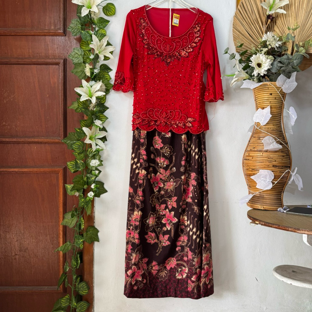 Set Blouse Payet Rok Batik Merah