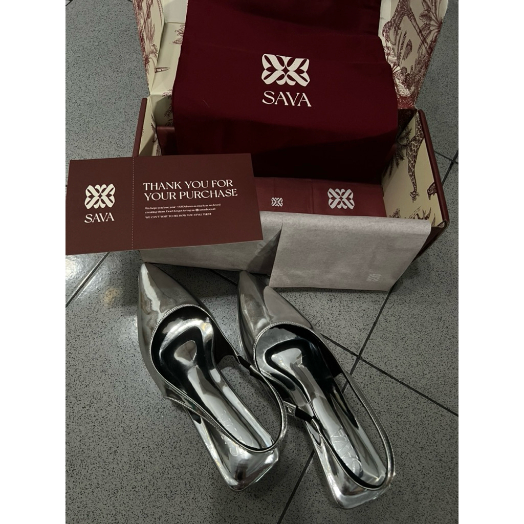 Preloved Becca Heels in Silver - Masih Seperti Baru