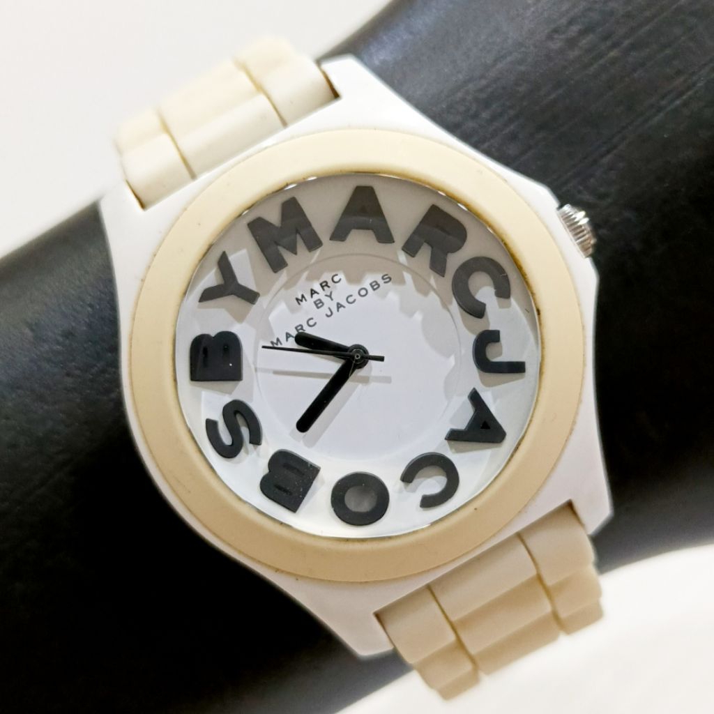 Jam Tangan Marc by Marc Jacobs Fun Rubber Quartz Watch Pria Wanita Putih Karet Keren Original Asli