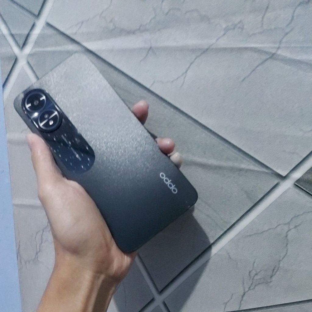 hp second oppo a18 ram4 128gb resmi kel hp sofe case dan charger ori oppo10wat (lecet pakai)