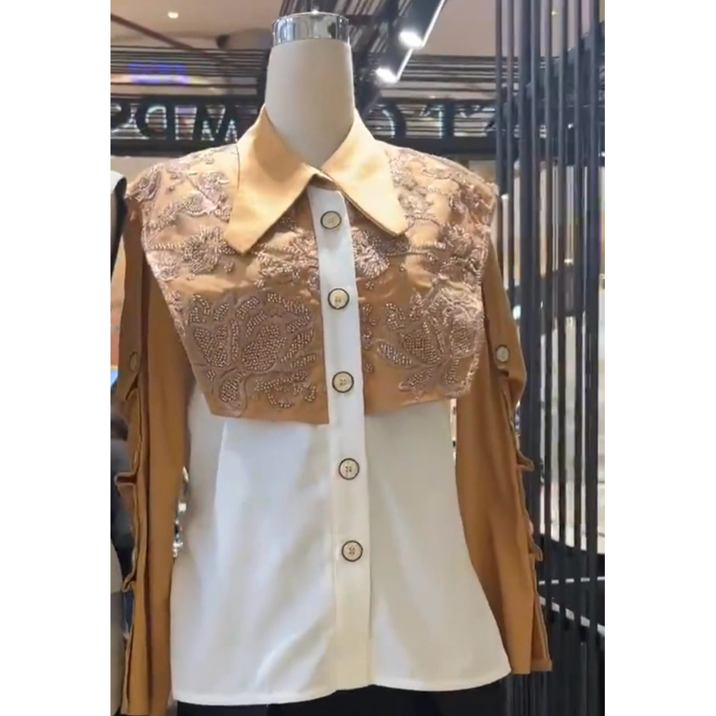 Preloved - Bloom Et Champs Kemeja Apron Payet