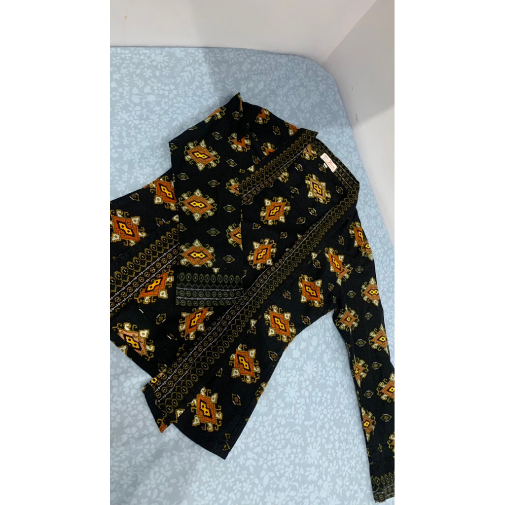 ATASAN BATIK WANITA KUTU BARU