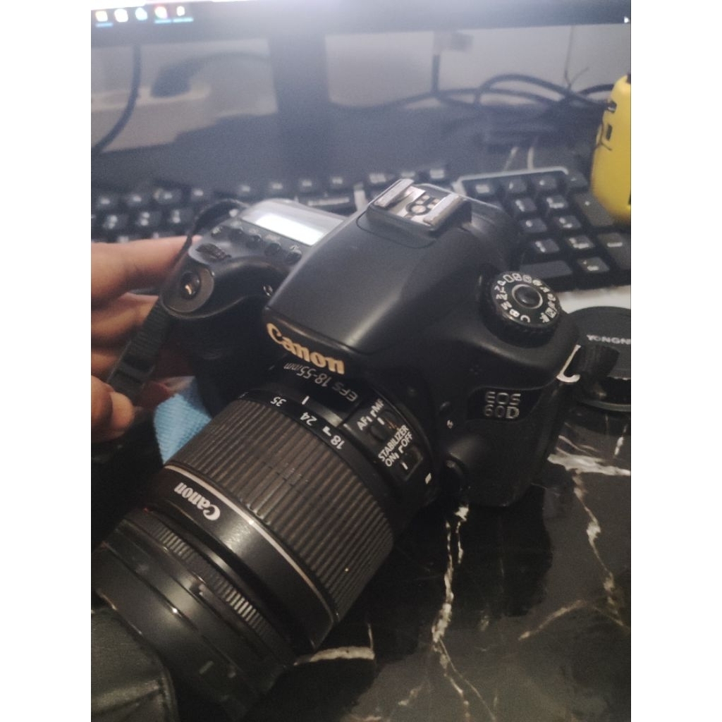Canon 60d body + lensa