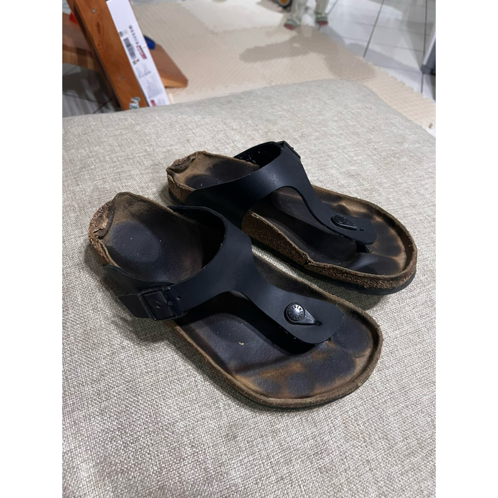 Senda Pria Birkenstock Gizeh Black Preloved Size 41