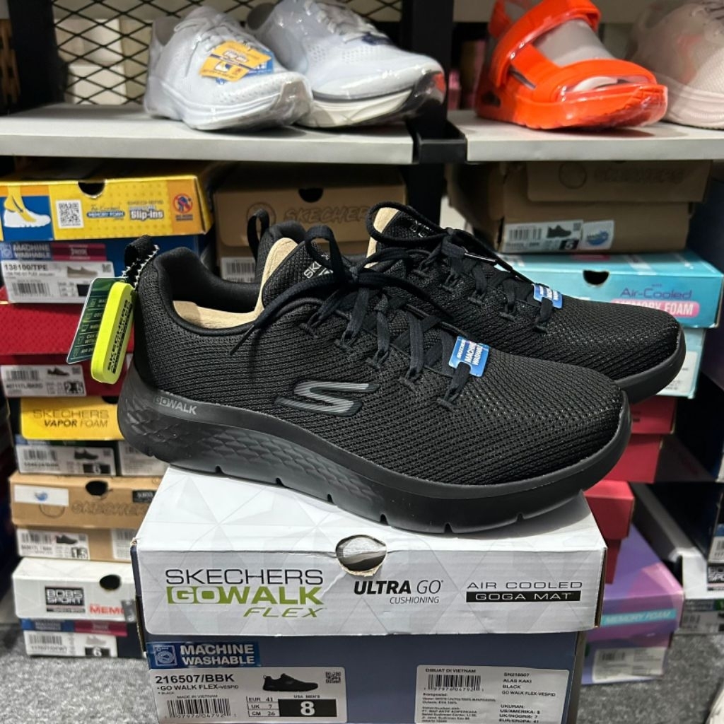 SEPATU LARI PRIA SKECHERS GO WALK VESPID (216507 BBK)