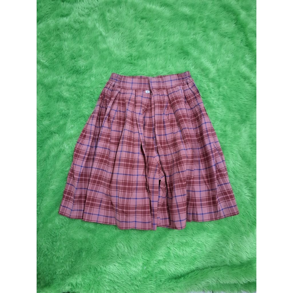Seragam  SD Bpk penabur Rok celana kotak merah size M