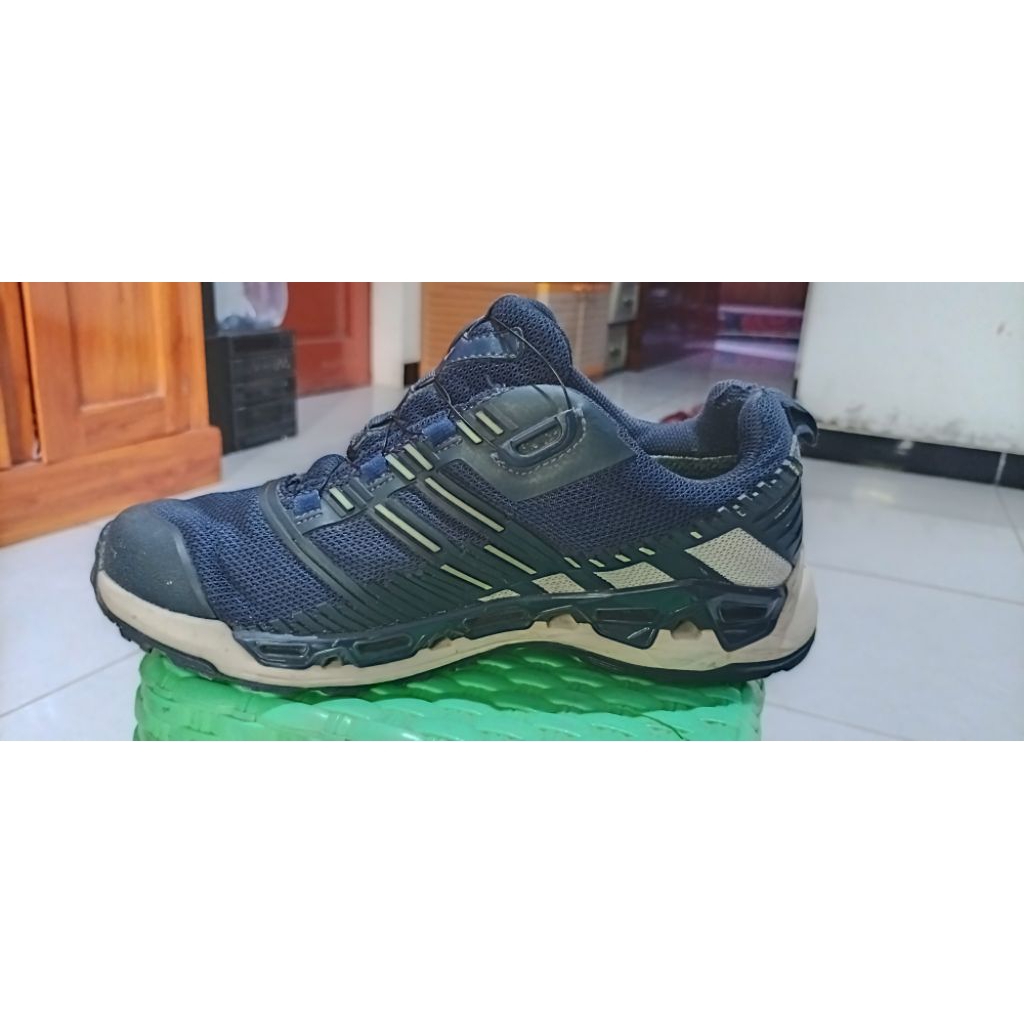 K2 Flyhike outdoor kondisi bagus