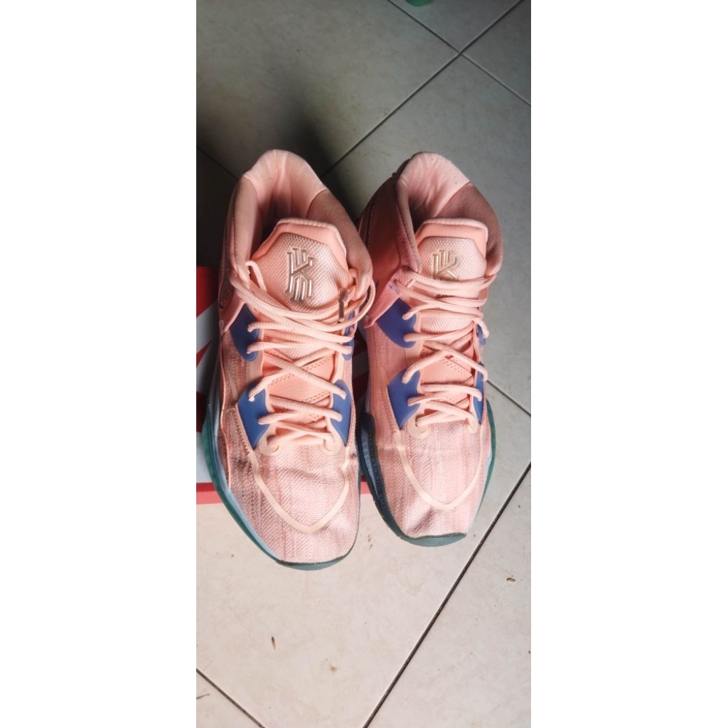 Sepatu Kyrie Irving 8 infinity Pink Tint Guava ice size 43