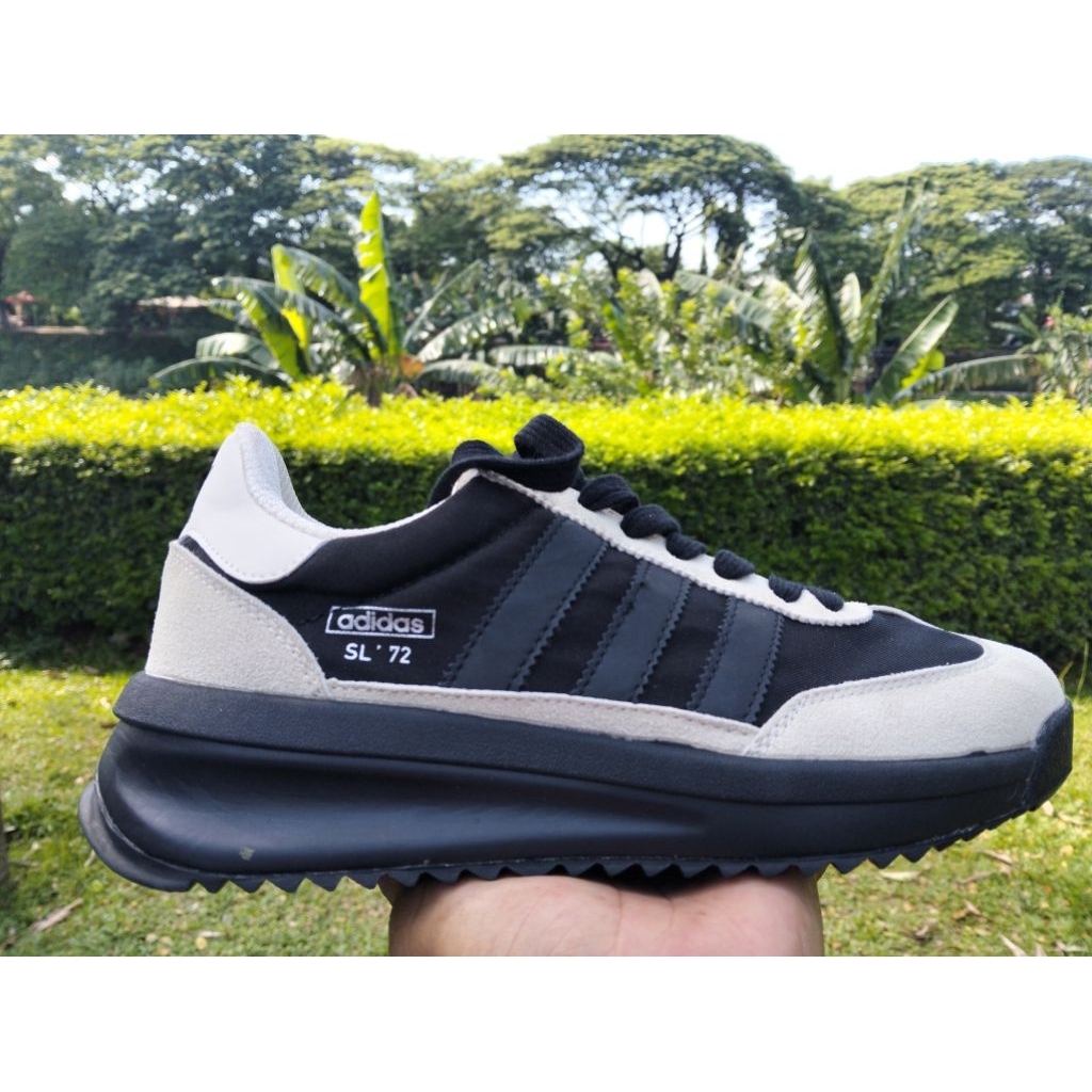 Sepatu Sneakers Adidas sl72