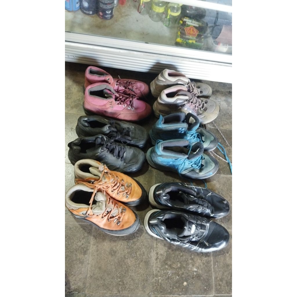 Sepatu second / sepatu gunung bekas