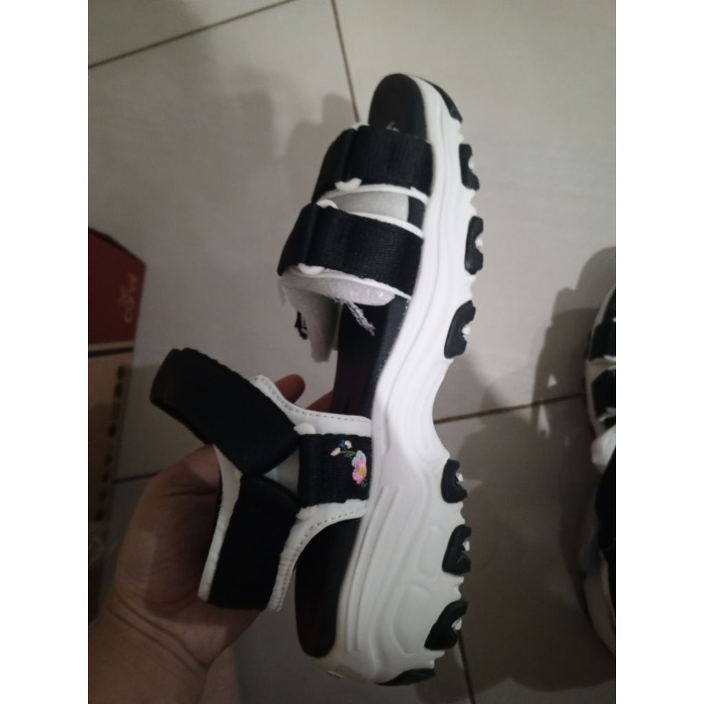SEPATU SANDAL SKECHERS DLITE SANDAL