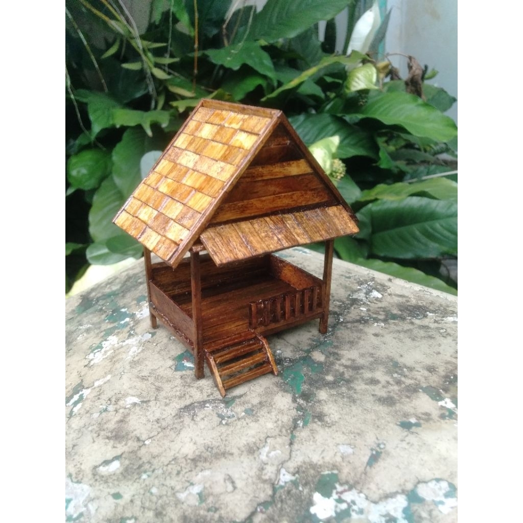 Miniatur Saung kayu bahan kayu jati