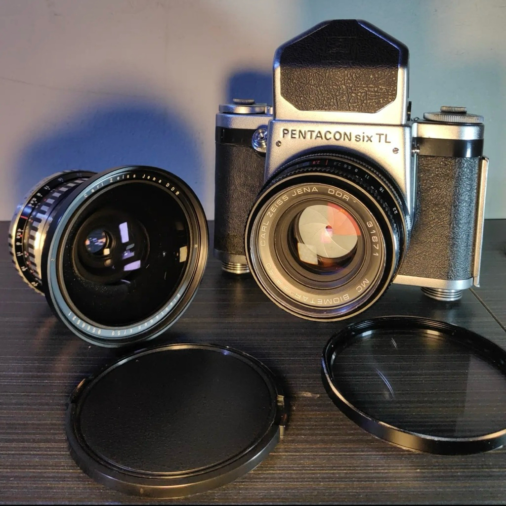 Pentacon six TL + 2 carl zeiss lens