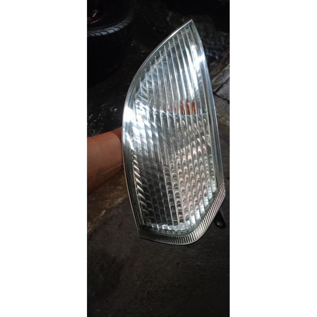 lampu sen kiri serena c24