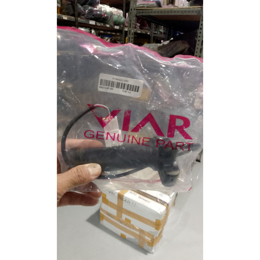 HANDEL GRIP GAS BAGIAN KANAN SEPEDA LISTRIK VIAR AKASHA1 / A2  / V2 - R HANDLE GRIP - FEBF 2-4 - 860