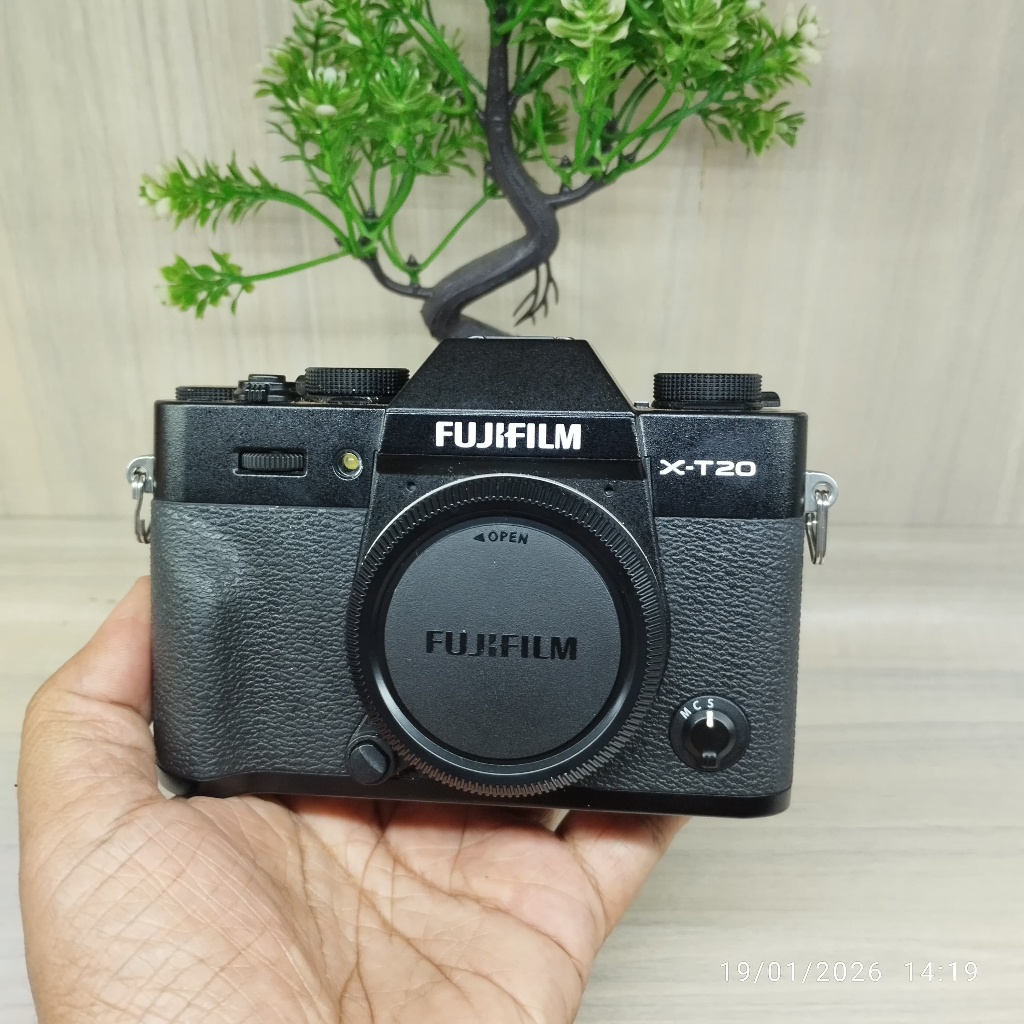 Fujifilm XT20 XT 20 Body Only