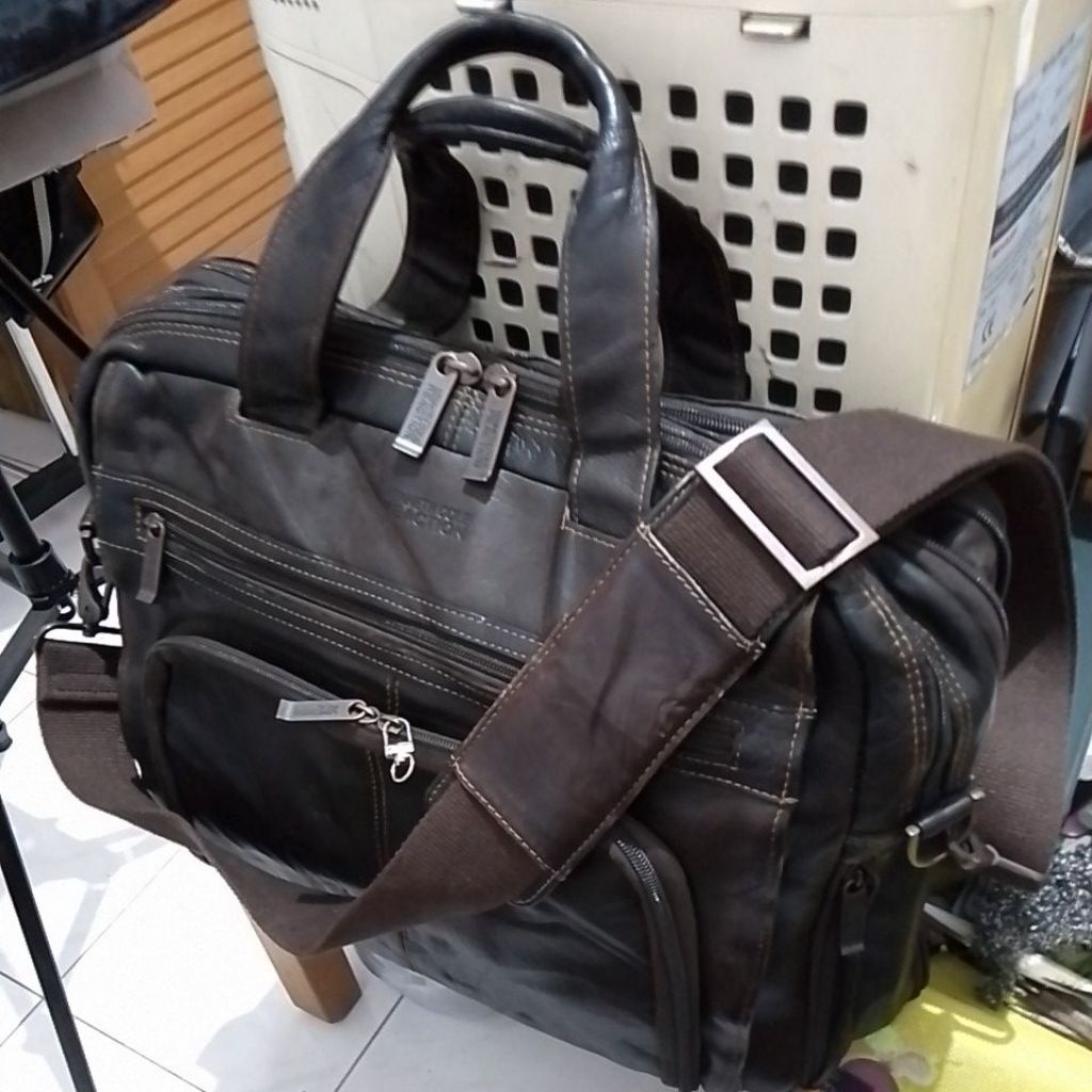 Like New Tas Kerja Kulit Asli KENnETh COLE REACTION