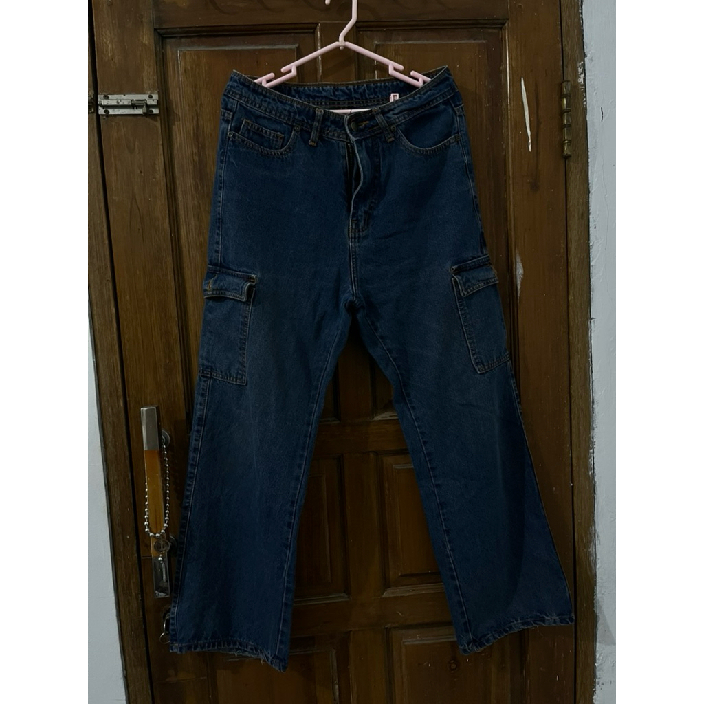 escrote jeans