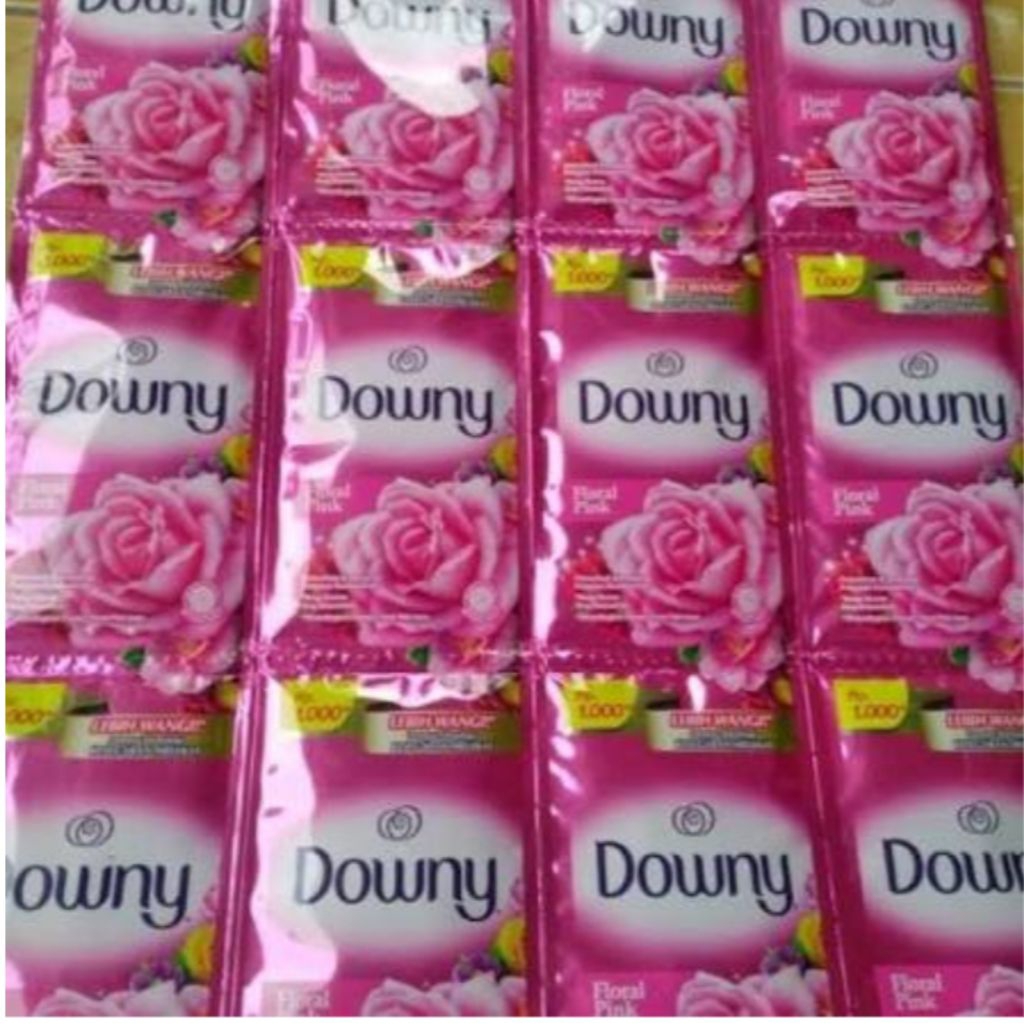 DOWNY SACHET 1000 AN PELEMBUT DAN PEWANGI PAKAIAN HARGA 1 RENCENG ISI 12 PCS