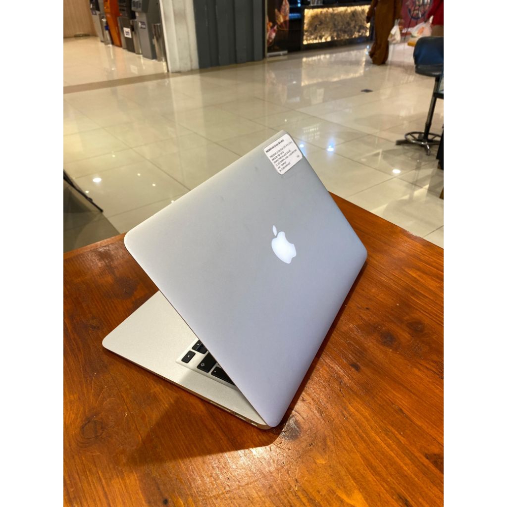 Macbook Air (13-inch, Early 2015)