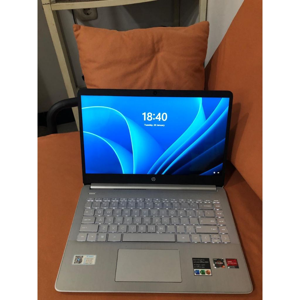 Laptop HP 14s fq0576au AMD Ryzen 3 8GB RAM 512GB SSD