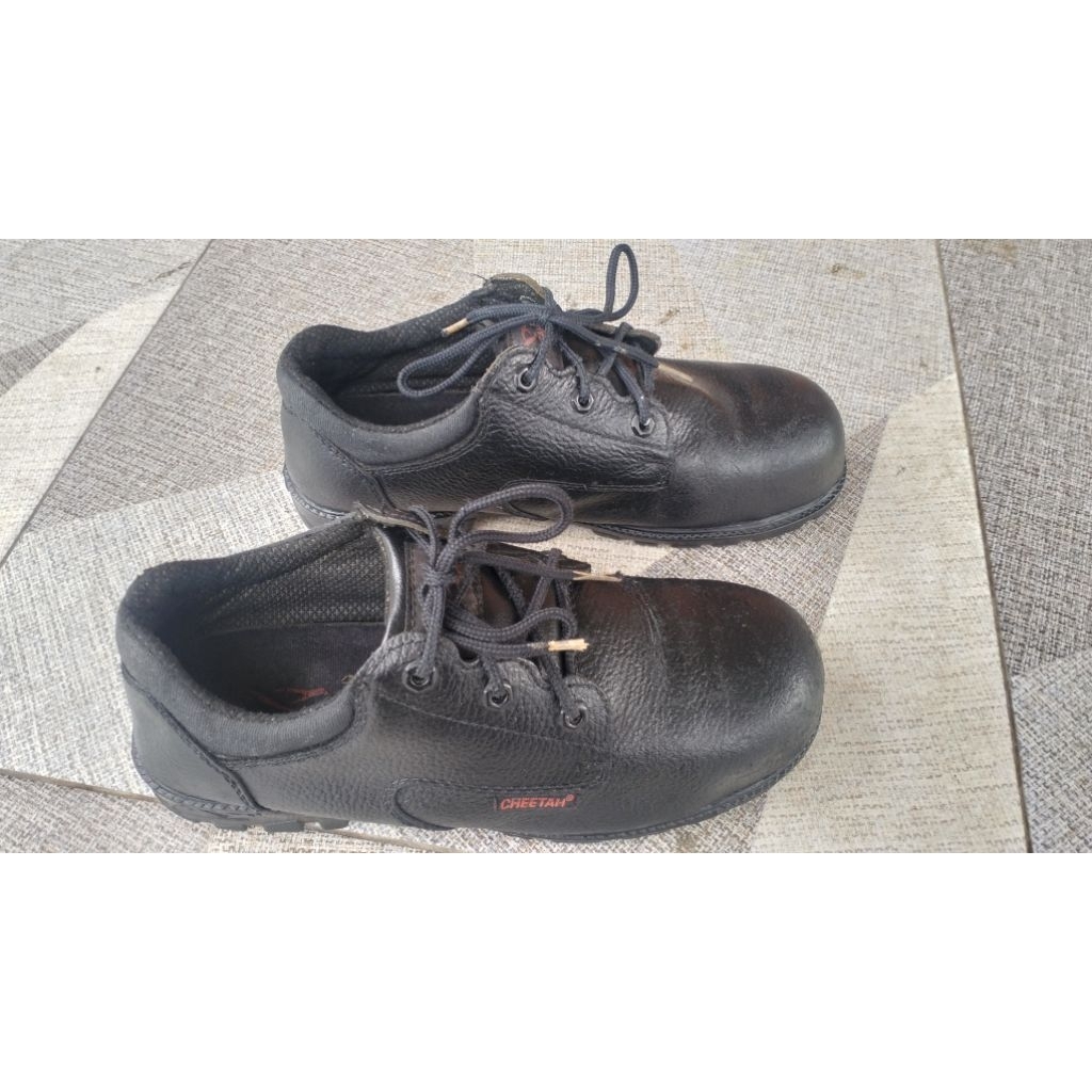 sepatu safety pendek kulit cheetah 42 second