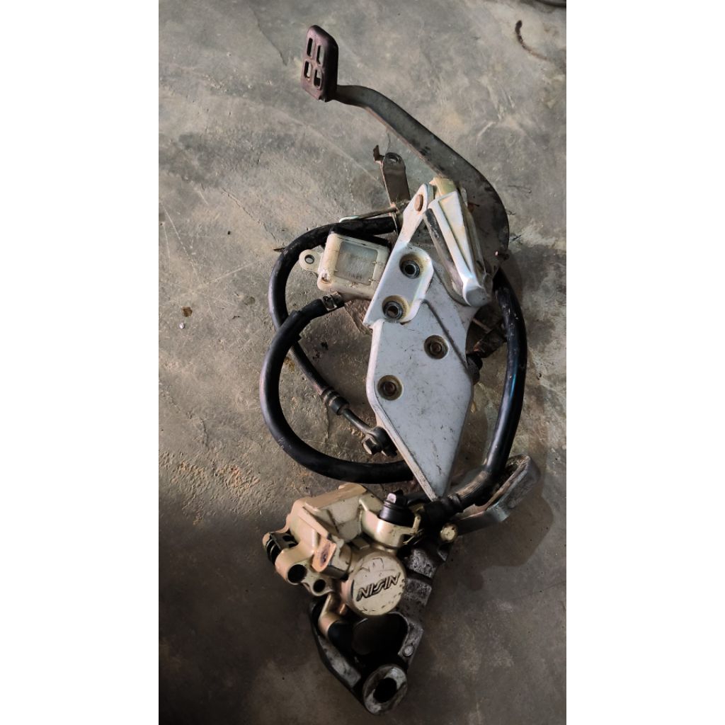 STEP POSTEP KANAN SET PENGEREMAN BELAKANG VIXION NEW ORI COPOTAN MOTOR SIAP PAKAI