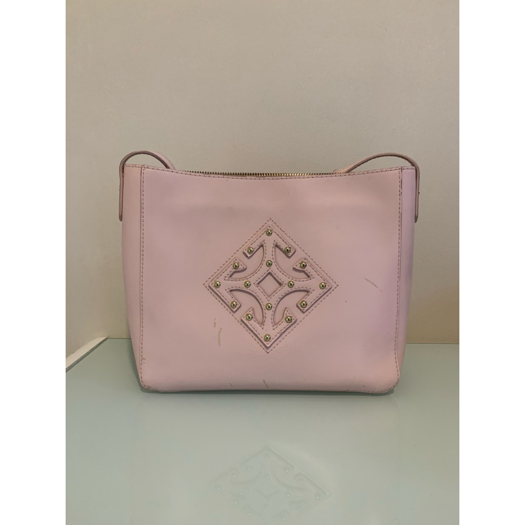 Gobelini light pink sling bag