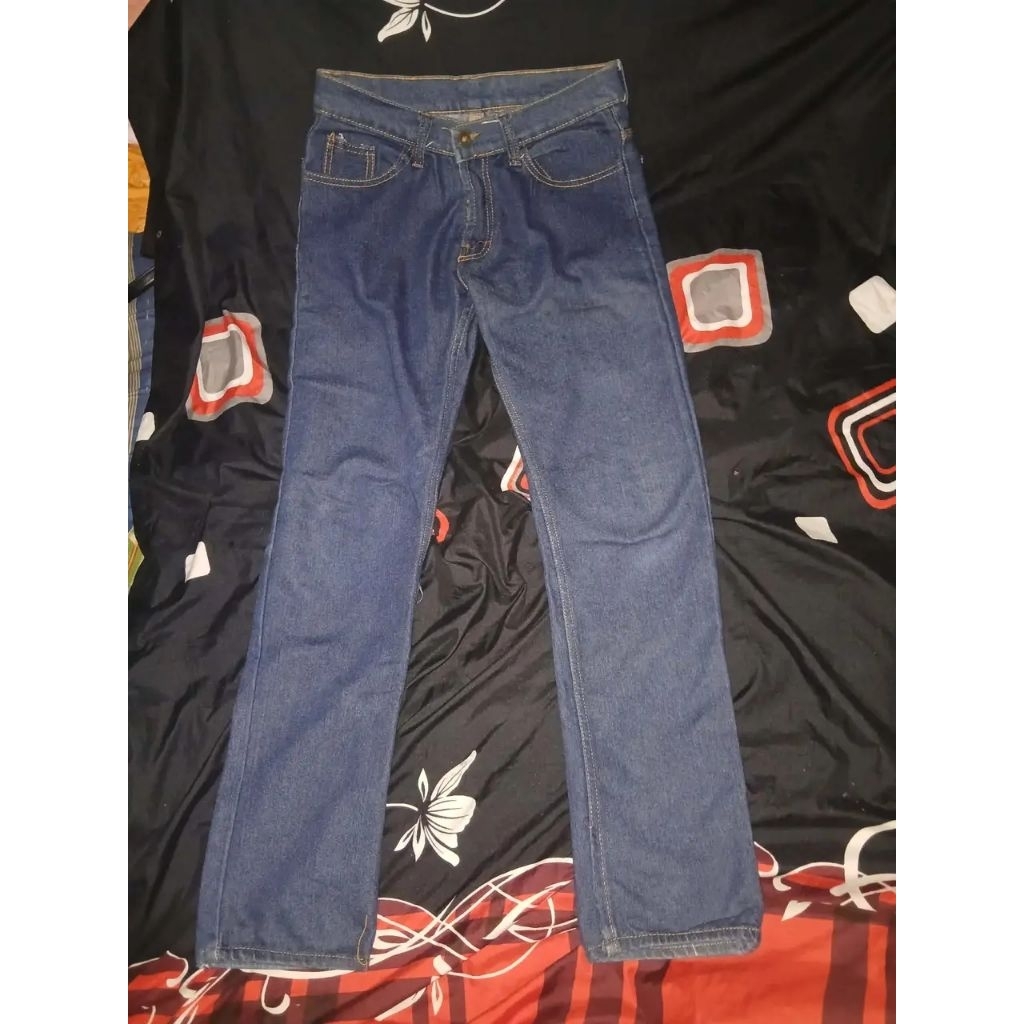 Celana Levis Lois