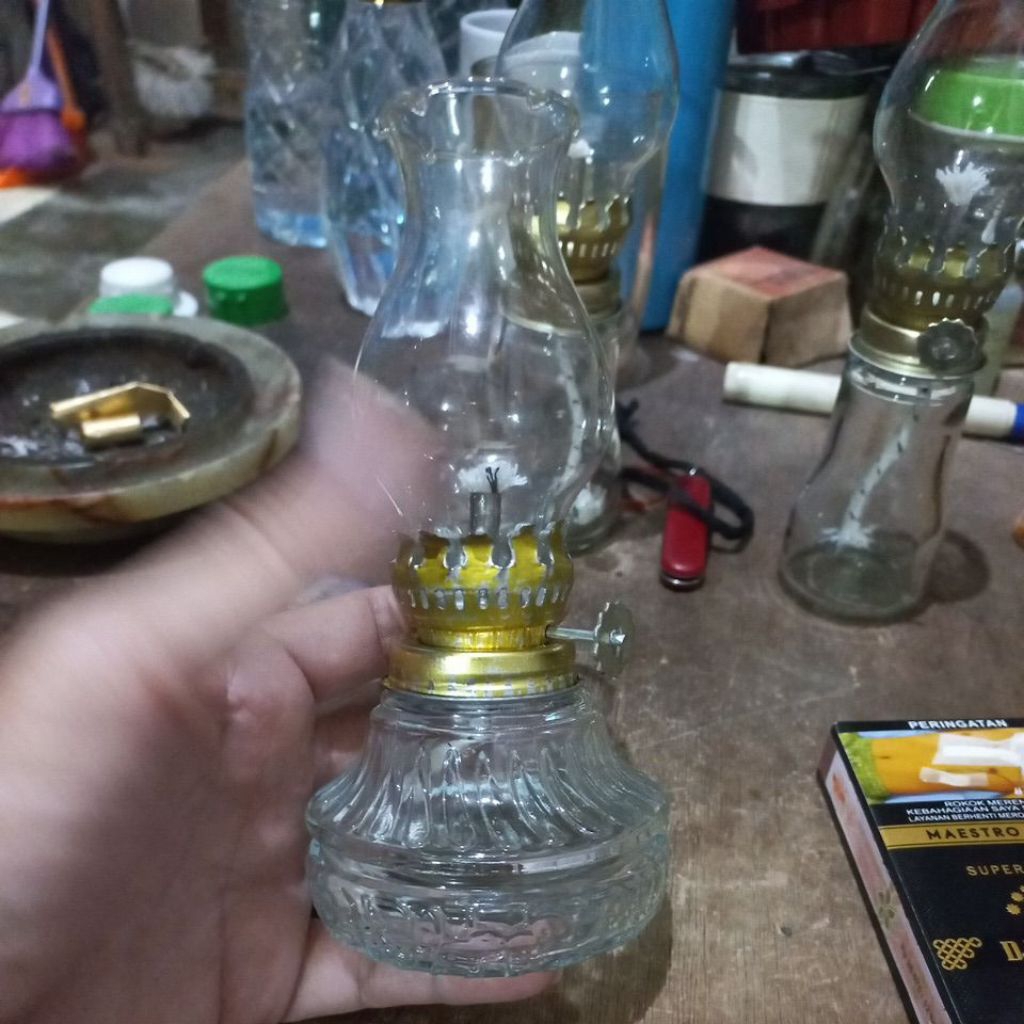 Teplok ublik meja botol bening