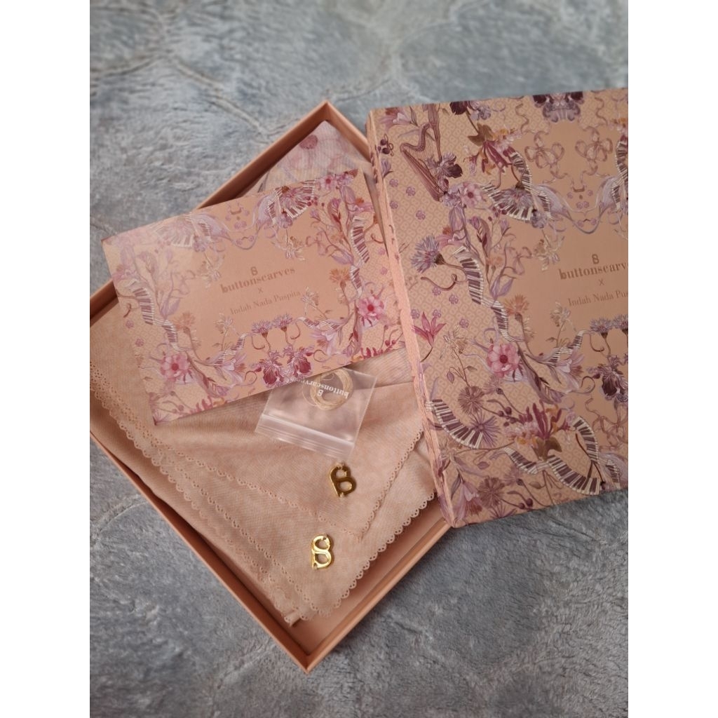 BUTTONSCRAVES x Nada Puspita/ Nada 2 volis square - Viola