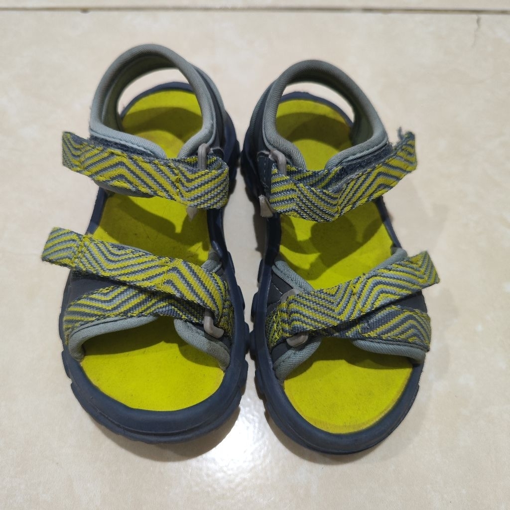 sepatu anak Quechua Preloved