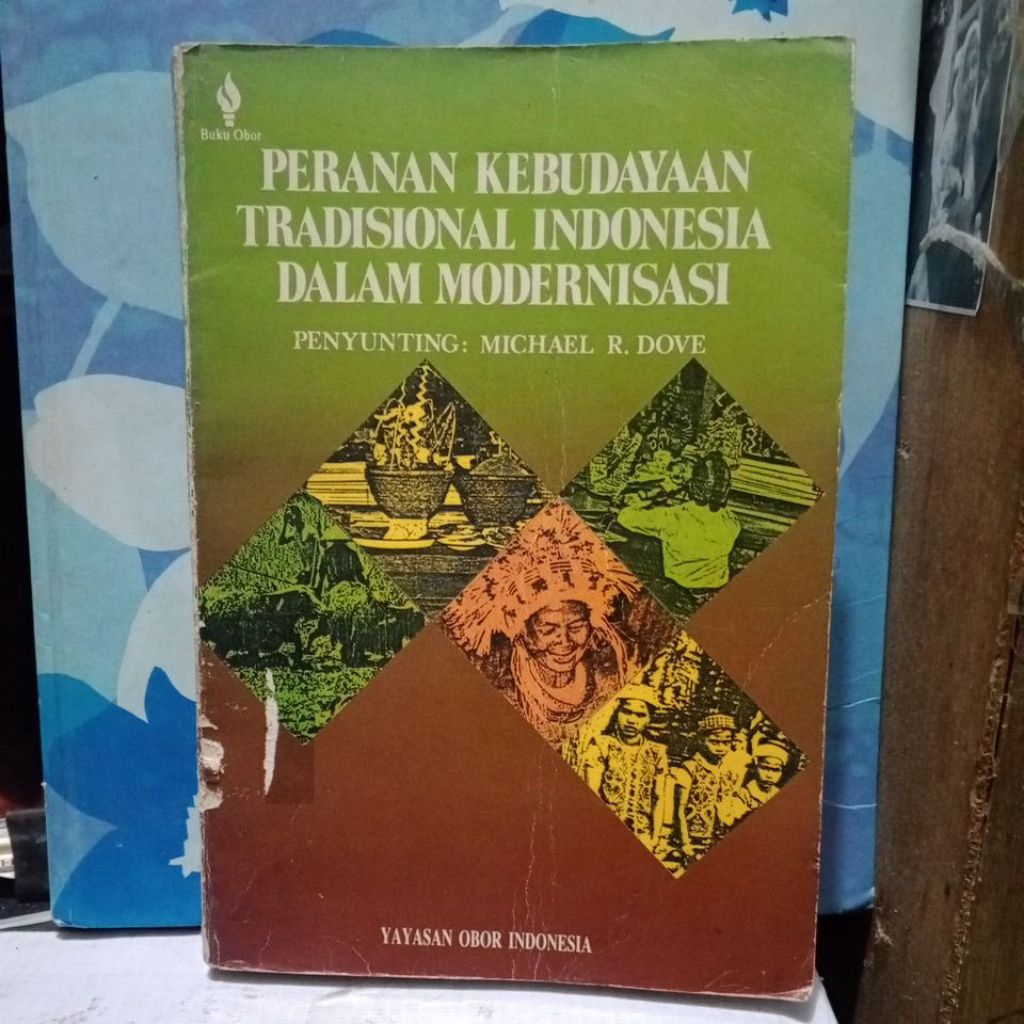 PERANAN KEBUDAYAAN TRADISIONAL INDONESIA DALAM MODERNISASI. Penyunting Michael R. Dove. Yayasan Obor