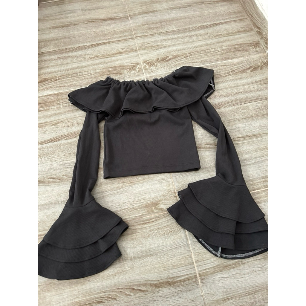 (PRELOVED)”BajuWanitaCrop”Sabrina