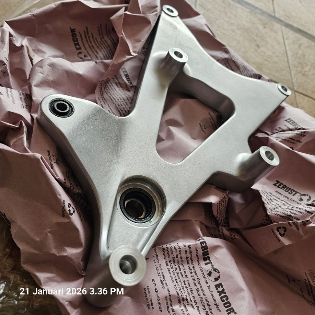 Swing arm honda PCX 150 CBU. 52100-K35-V00